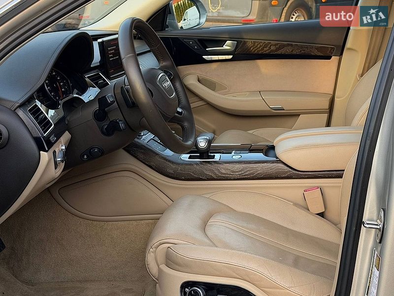 Седан Audi A8 2015 в Луцьку