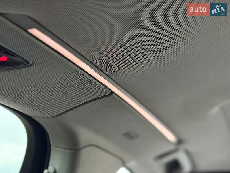 Седан Audi A8 2012 в Павлограді