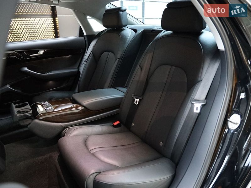 Седан Audi A8 2017 в Луцьку