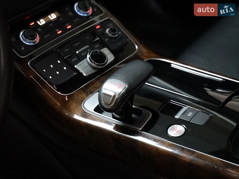 Седан Audi A8 2017 в Луцьку