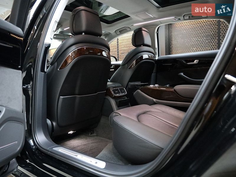 Седан Audi A8 2017 в Луцьку