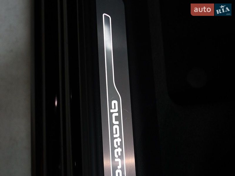 Седан Audi A8 2017 в Луцьку