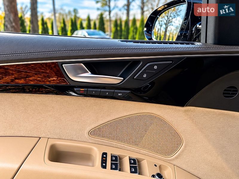 Седан Audi A8 2013 в Харькове