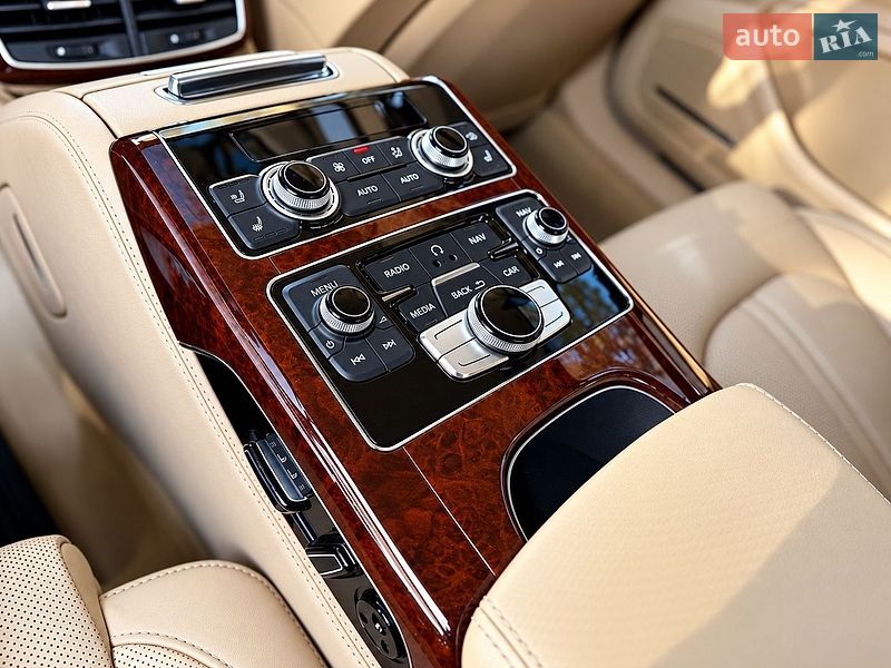 Седан Audi A8 2013 в Харькове