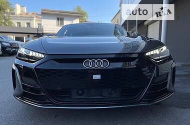 Лифтбек Audi e-tron GT 2022 в 