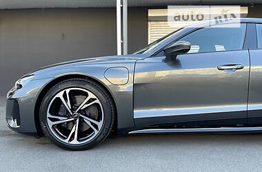 Лифтбек Audi e-tron GT 2022 в 