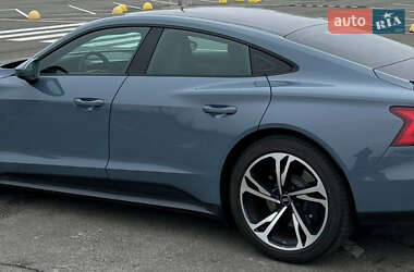 Лифтбек Audi e-tron GT 2022 в 