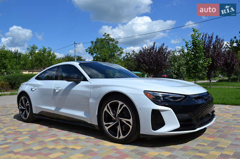 Лифтбек Audi e-tron GT 2023 в 