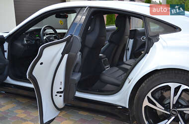 Лифтбек Audi e-tron GT 2023 в 
