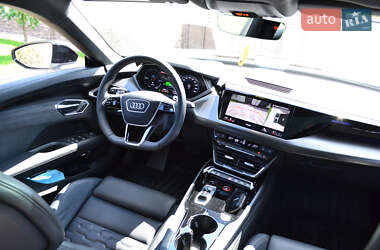 Лифтбек Audi e-tron GT 2023 в 