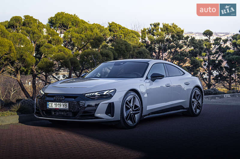 Лифтбек Audi e-tron GT 2021 в 