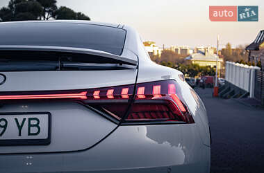 Лифтбек Audi e-tron GT 2021 в 