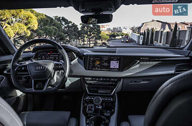 Лифтбек Audi e-tron GT 2021 в 