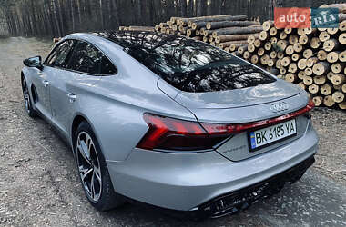 Ліфтбек Audi e-tron GT 2021 в 