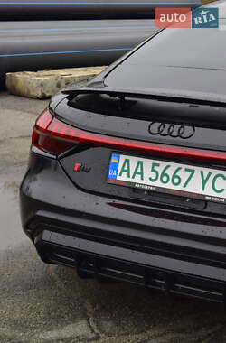 Ліфтбек Audi e-tron GT 2021 в 