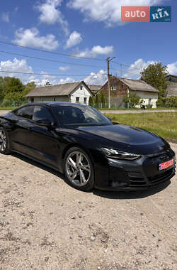 Лифтбек Audi e-tron GT 2023 в 