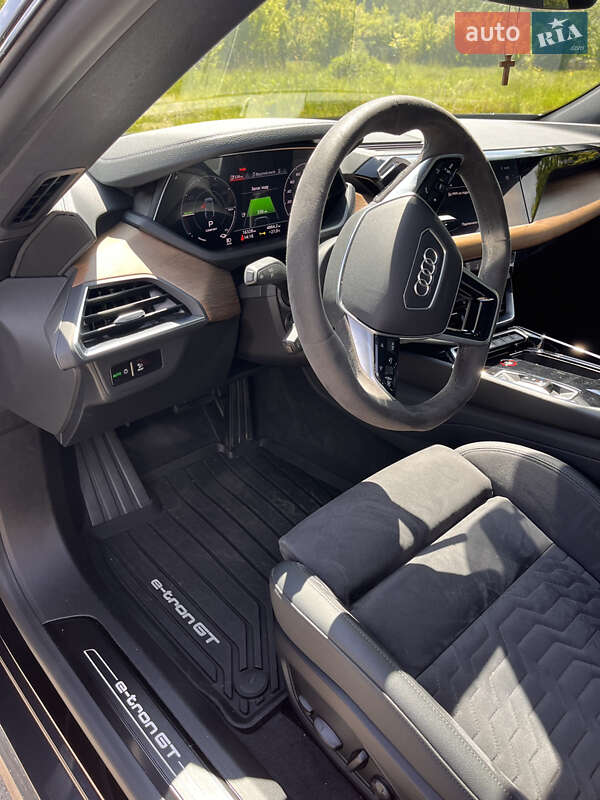 Лифтбек Audi e-tron GT 2023 в Киеве