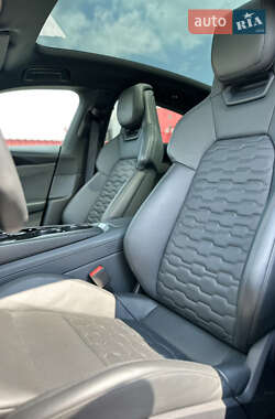 Лифтбек Audi e-tron GT 2021 в 