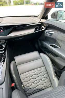 Лифтбек Audi e-tron GT 2021 в 