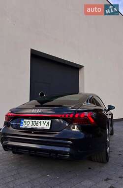 Лифтбек Audi e-tron GT 2022 в 