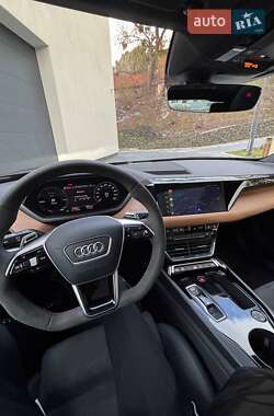 Лифтбек Audi e-tron GT 2022 в 