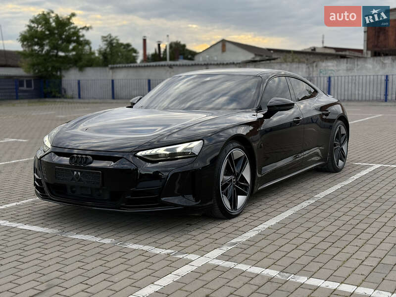 Лифтбек Audi e-tron GT 2021 в 