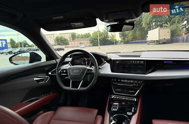 Лифтбек Audi e-tron GT 2021 в 