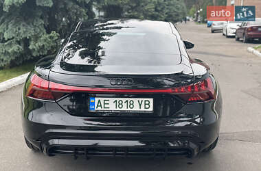 Лифтбек Audi e-tron GT 2024 в 