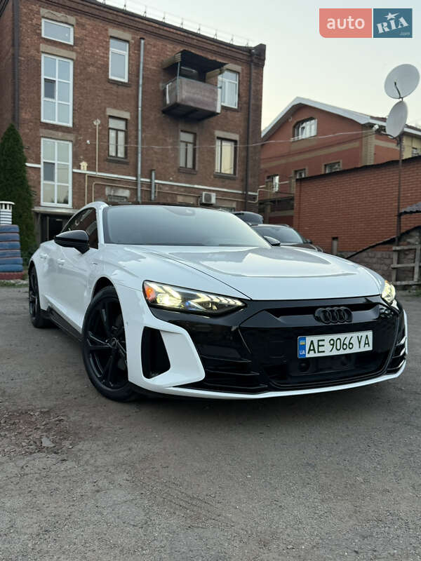Ліфтбек Audi e-tron GT 2021 в 