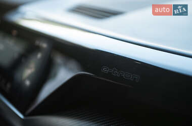 Ліфтбек Audi e-tron GT 2021 в 