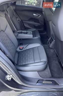 Лифтбек Audi e-tron GT 2021 в 