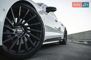 Лифтбек Audi e-tron GT 2021 в 