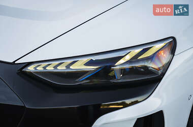Лифтбек Audi e-tron GT 2021 в 