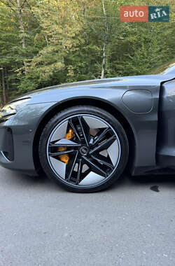 Лифтбек Audi e-tron GT 2021 в 