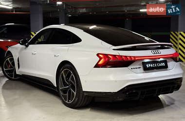 Лифтбек Audi e-tron GT 2022 в 