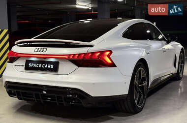Лифтбек Audi e-tron GT 2022 в 