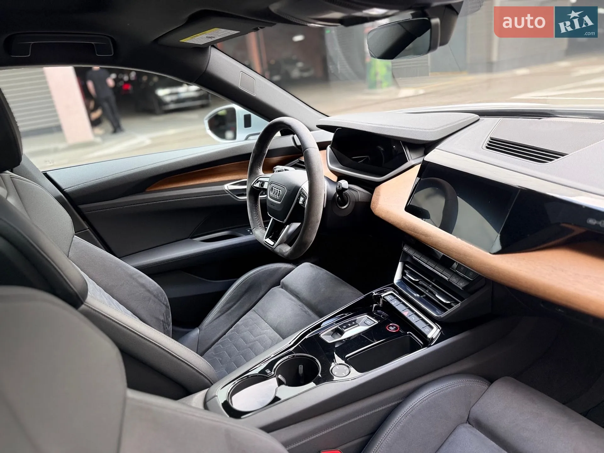 2022 Audi e-tron GT - мініатюра 12
