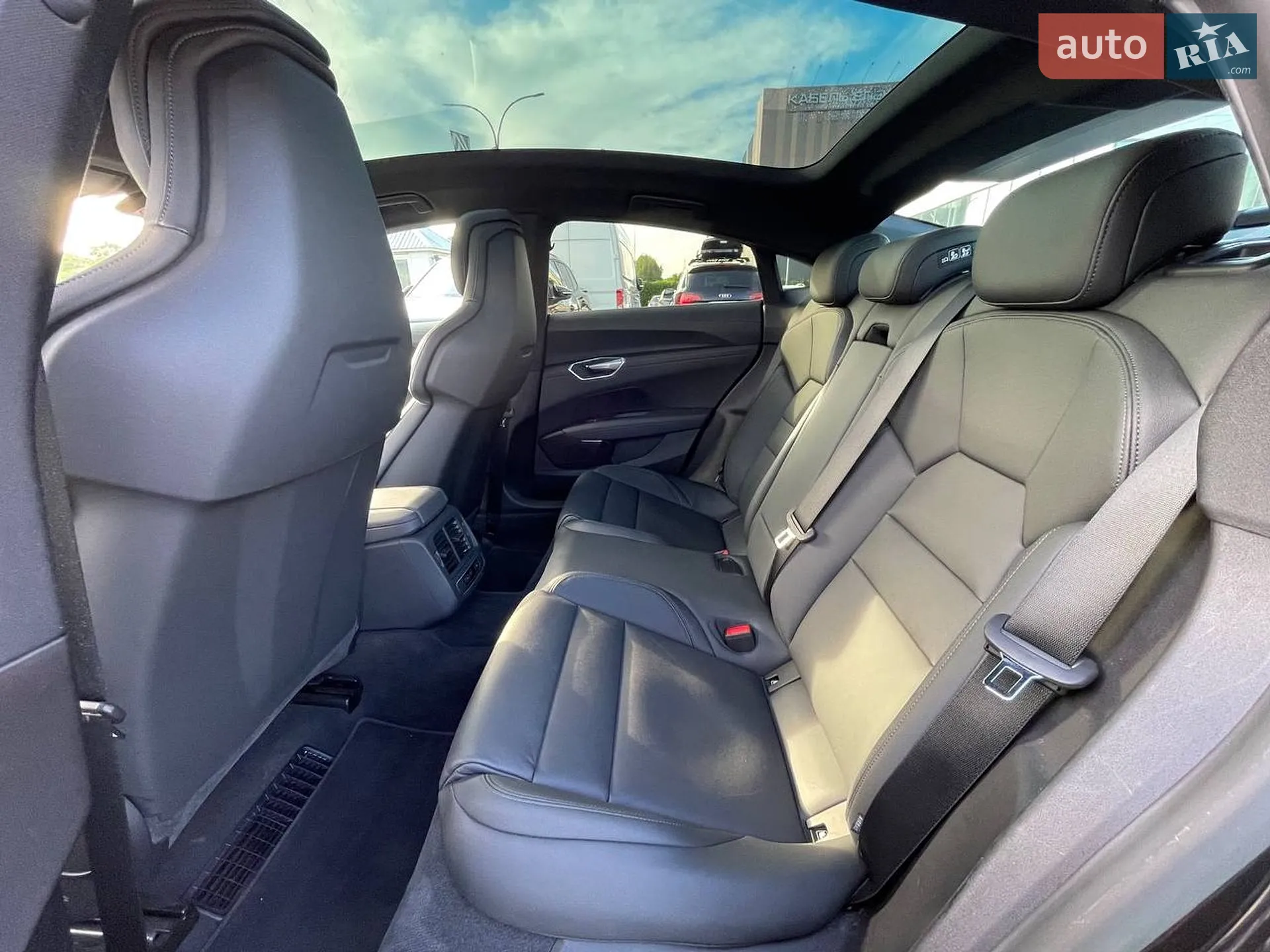 2022 Audi e-tron GT - мініатюра 16