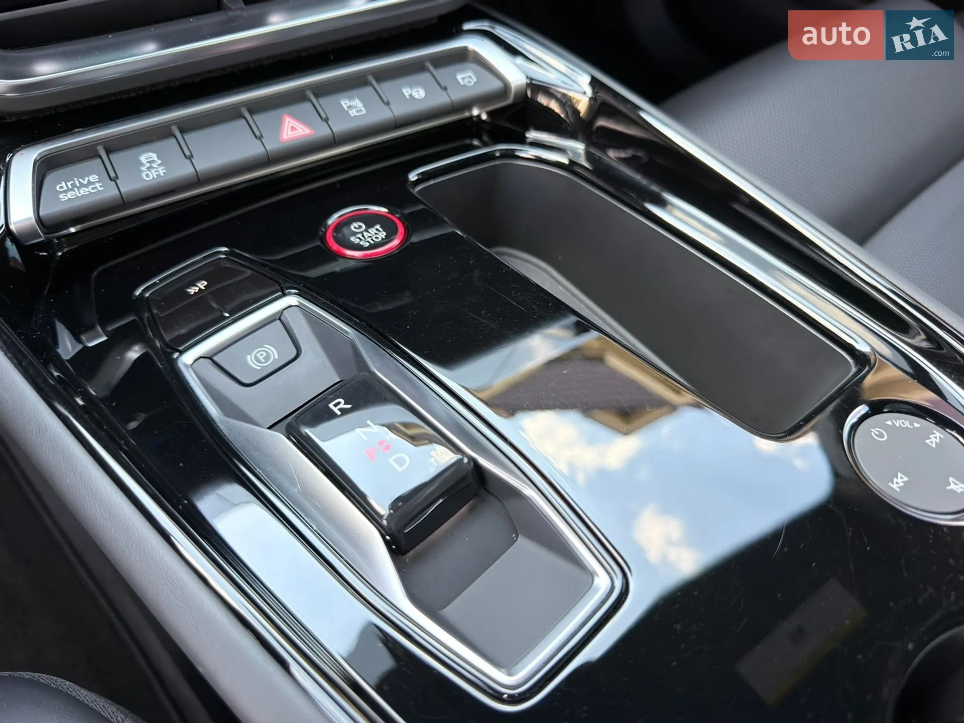 2022 Audi e-tron GT - мініатюра 36