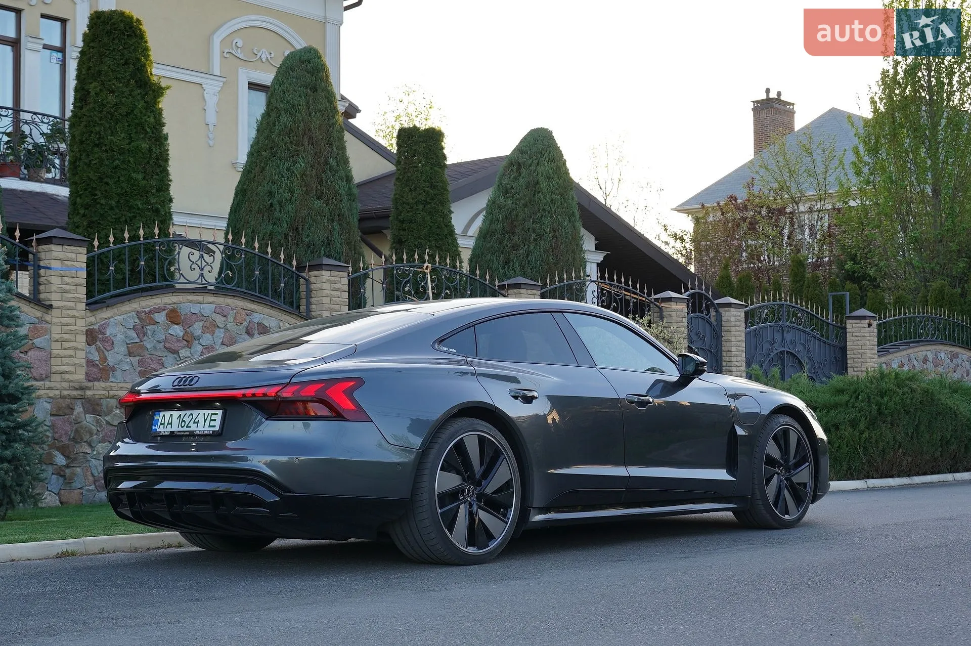 2022 Audi e-tron GT - мініатюра 26