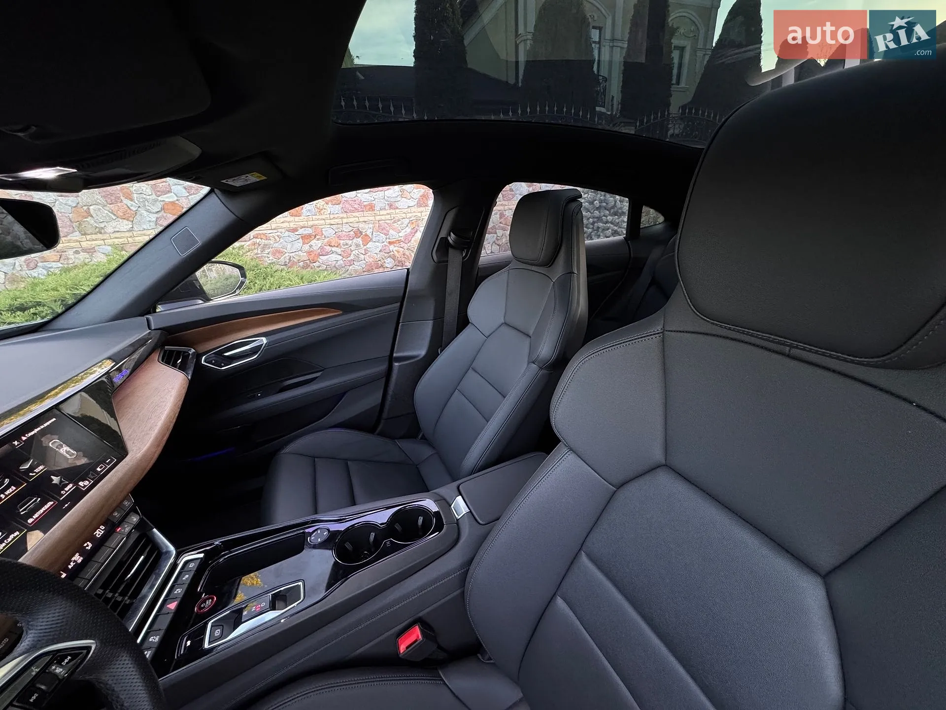2022 Audi e-tron GT - мініатюра 15