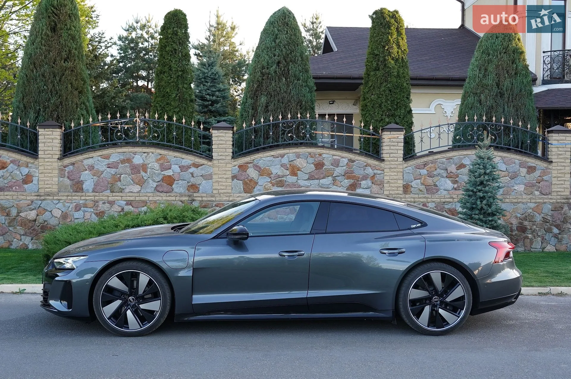 2022 Audi e-tron GT - мініатюра 8