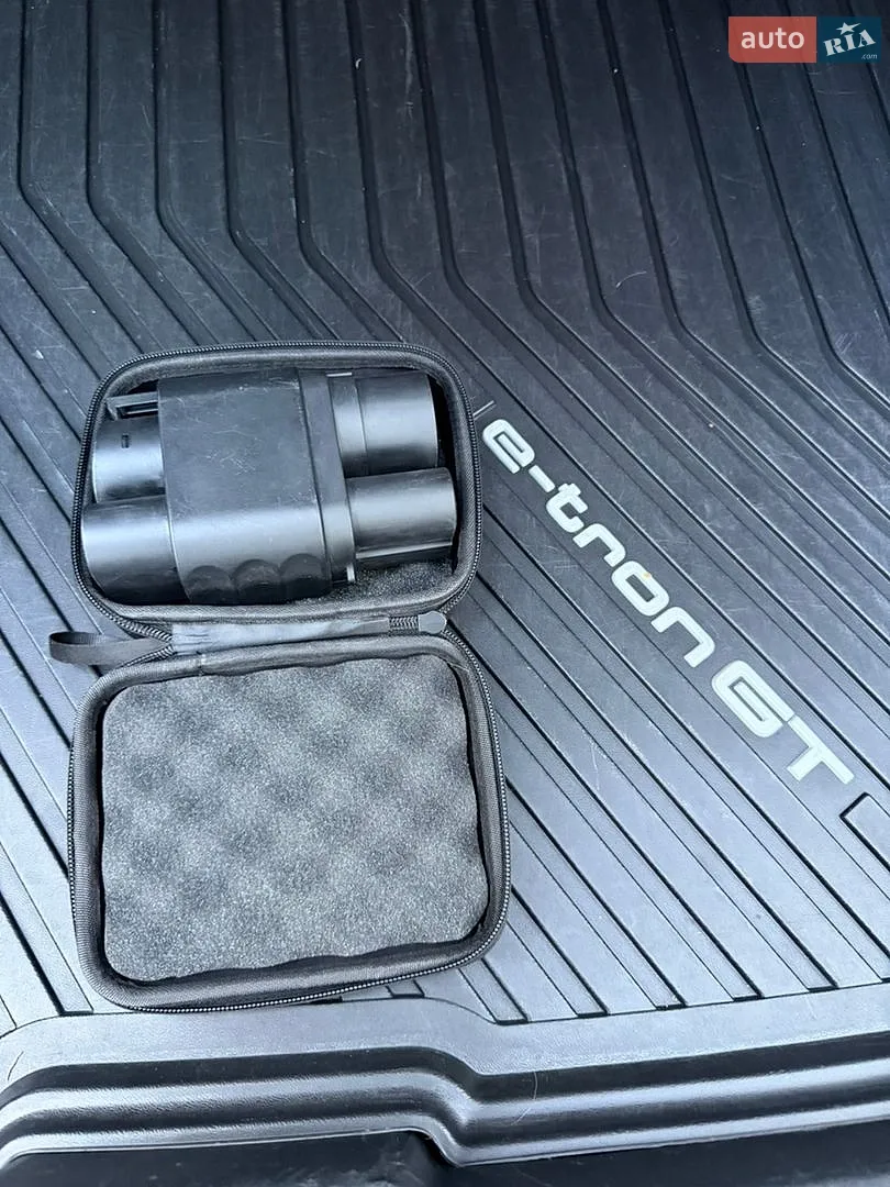 2021 Audi e-tron GT - мініатюра 26