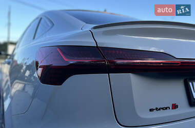 Позашляховик / Кросовер Audi e-tron S Sportback 2022 в 