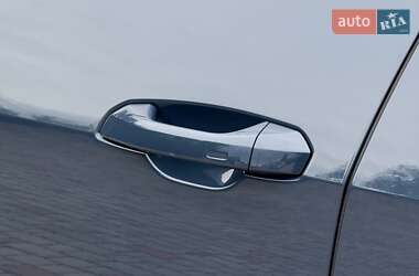 Позашляховик / Кросовер Audi e-tron S Sportback 2021 в 