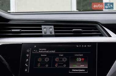 Позашляховик / Кросовер Audi e-tron S Sportback 2021 в 