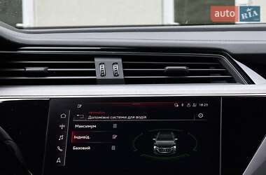Позашляховик / Кросовер Audi e-tron S Sportback 2021 в 