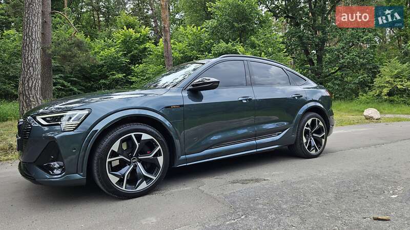 Позашляховик / Кросовер Audi e-tron S Sportback 2022 в 