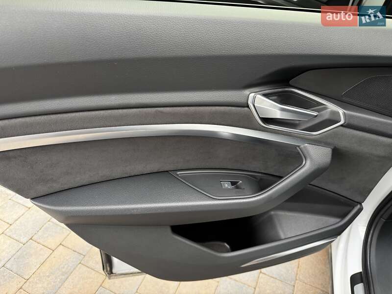 Позашляховик / Кросовер Audi e-tron S Sportback 2021 в Києві фото 31 Позашляховик / Кросовер Audi e-tron S Sportback 2021 в Києві