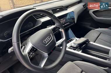 Позашляховик / Кросовер Audi e-tron S Sportback 2020 в  фото 18 Позашляховик / Кросовер Audi e-tron S Sportback 2020 в